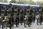 Đội môtô của CSHS và xe chống khủng bố