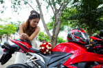 Ảnh cưới độc chụp với mô tô của nữ biker Sài thành