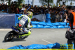 Rossi chạy Exciter cùng Yamaha giúp đỡ nạn nhân bão Yolanda