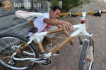 Người chế tạo xe đạp tre du lịch độc đáo ở Quảng Nam Việt Nam thật giỏi