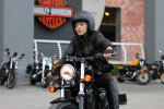 Ca sĩ Tina Tình chạy Harley-Davidson Sportster Forty-Eight