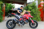 Johnny Trí Nguyễn vừa sắm siêu xe của Ducati Hypermortard