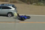 [Clip] Yamaha R6 trượt bánh tay lái rớt nài lao thẳng vào gầm xe hơi