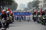 Nữ biker 9x cưỡi Kawasaki Z1000 dẫn đoàn cưới tập thể tại Sài Gòn