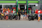 Hàng chục môtô hội tụ về showroom Kawasaki