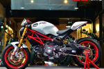 Ducati Monster 796 độ sành điệu bên đồ chơi hàng hiệu