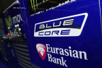 Logo Blue Core lần đầu tiên xuất hiện trên Yamaha M1