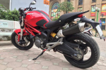 Kẻ trộm ngang nhiên cưỡm Ducati Monster trong một ngày mưa gió