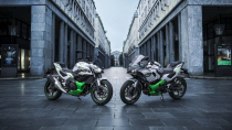 Kawasaki Ninja 7 và Z7 hybrid 2024 đã chính thức ra mắt thị trường với giá dễ tiếp cận