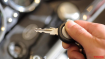 Một thủ thuật giúp chìa khóa cũ trên xe máy hoạt động trơn tru hơn