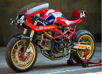 Ducati Monster M900 phong cách xe đua.