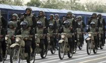 Đội môtô của CSHS và xe chống khủng bố
