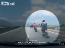 Cảnh sát rượt đuổi trên đường cao tốc