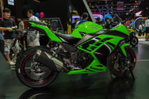 Kawasaki Ninja 300 ABS: Dẫn đầu phân khúc mô tô 300cc