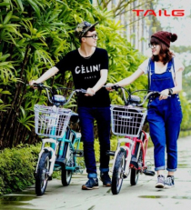 Teen Việt cực dễ thương bên cạnh xe đạp điện Hàn Quốc TAILG