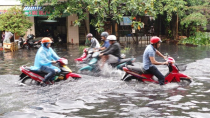 Sài Gòn cứ mưa là "lội"