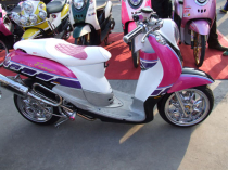 Yamaha Fino hồng đáng yêu