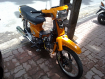 Honda Dream màu vàng độ kiểng chất lừ