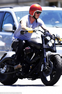Dàn môtô PKL siêu khủng của cựu danh thủ David Beckham