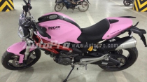 Ducati 795 với màu hồng mờ dịu dàng tại Hà Nội