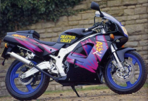 20 năm trước Suzuki đã sản xuất 1 chiếc xe 125cc mạnh gấp 3 lần Exciter