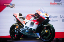 Ducati Desmosedici GP15 hoàn toàn mới vừa được ra mắt