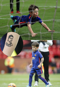 Con trai Rooney vẽ hình xăm Ronaldo và Messi trên cánh tay