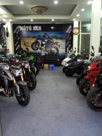 Showroom Moto Ken Suzuki GSX S1000 đã về đến showroom nhe ae