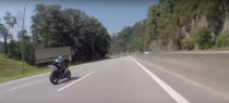 Cùng trải nghiệm "xé gió" Yamaha R6 trên đường cao tốc Malaysia
