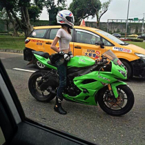 Hình ảnh nữ biker PKL vô cùng xinh đẹp làm cho cộng đồng mạng xôn xao