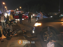 Tống ba, Exciter bị xe hơi hất văng lên lề tại Thanh Hóa.