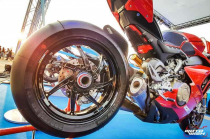 Ra mắt lốp Michelin Power Slick Evo chuẩn công nghệ đường đua MotoGP