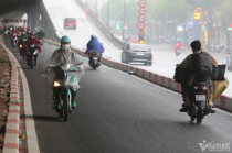Cảnh sát Hà Nội phạt hàng trăm người điều khiển xe máy chạy ngược chiều