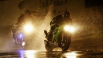 Mẹo chạy xe máy trong mùa mưa và những điều không nên bỏ qua