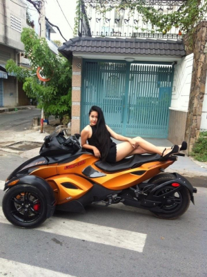Hot girl Sài Gòn so độ nóng cùng PKL