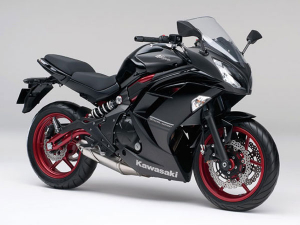 Kawasaki Ninja 400 ABS chất hơn với màu sơn đặc biệt