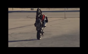 [Clip] Ducati Hypermotard 1100 drift điên cuồng