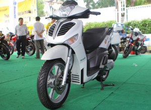 Benelli ra mắt nakedbike BN302 và xe ga mới tại Việt Nam