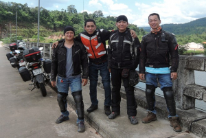 Chinh phục 5000km qua Malaysia bằng xe máy của 4 chàng trai Việt