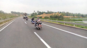 Dư luận trái chiều về đoàn PKL đi vào đường cao tốc Hà Nội - Lào Cai