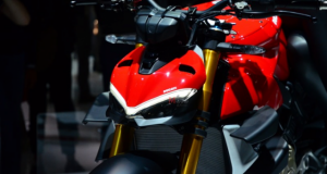 Ducati Streetfighter V4 ra mắt vào cuối tháng này với giá từ 744 triệu VND