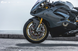Ducati Panigale V4 S độ nổi bật với phong cách xám xi măng