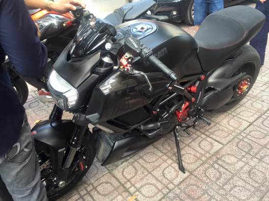 Ducati Diavel độ đầy carbon tại đất Sài Gòn