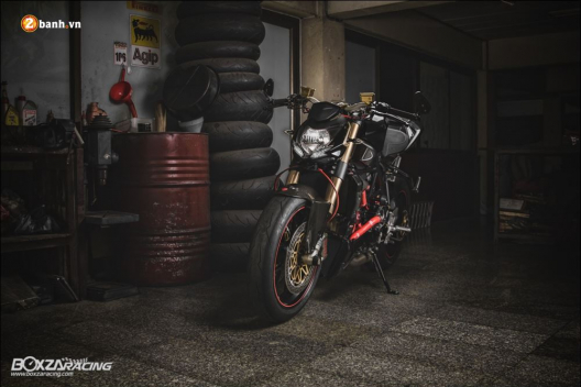 Ducati Streetfighter 'Hiện thân' của một nakedbike thực thụ trong tầng hầm u tối