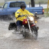 Chạy moto trong thời tiết xấu và những kỹ năng cần có