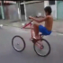 [Clip] Cười bể bụng với trẻ trâu bốc đầu xe đạp
