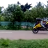 [Clip] Khó đỡ với tình huống sau màn bốc "đít" xe môtô