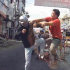 [Clip] Va chạm xe, 2 thanh niên đánh nhau như phim ở Cầu Kiệu, Phú Nhuận