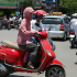 Chị em phụ nữ lưu ý khi đi chạy xe máy ngoài nắng