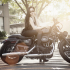 Harley Davidson Sportster Iron mạnh mẽ bên người đẹp chân dài